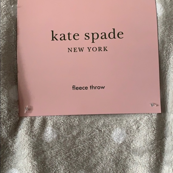 🆕 Kate Spade Grey White Dot Fleece Throw Blanket - Picture 3 of 4